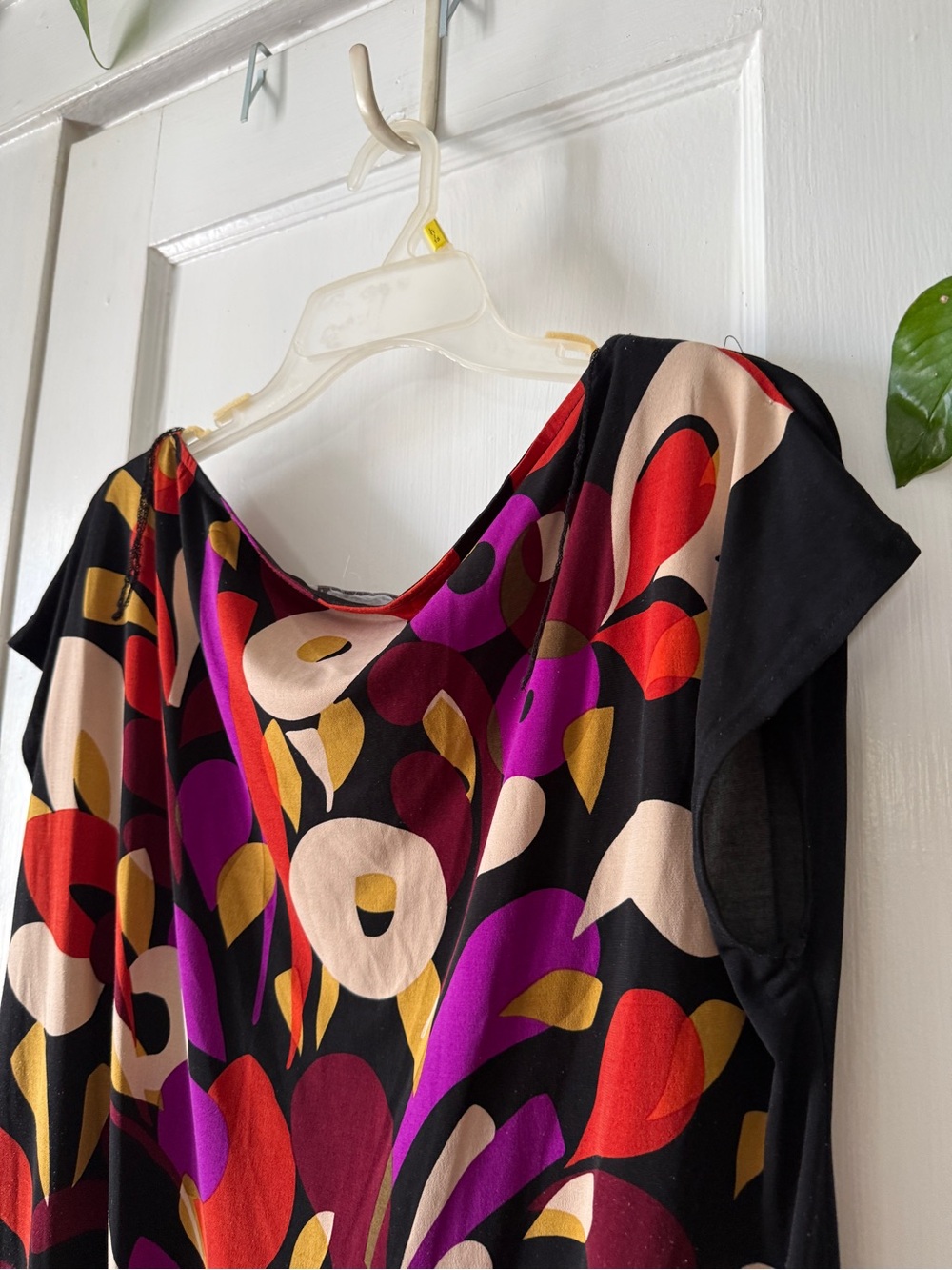 Maggy London Black Mini Dress with Red, Purple and Cream Floral Print size 8 - Picture 7 of 8